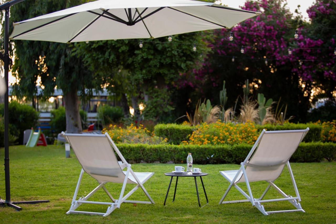 Delfini Hotel Patras Exterior foto