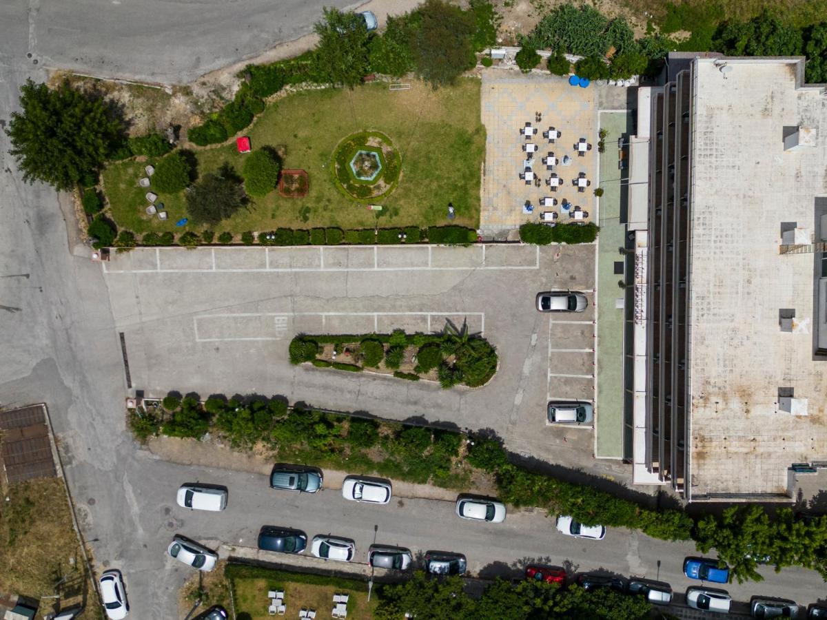 Delfini Hotel Patras Exterior foto
