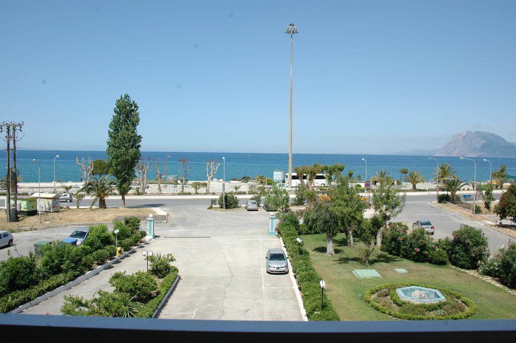 Delfini Hotel Patras Exterior foto